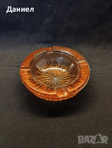 Ретро масивен стъклен пепелник.