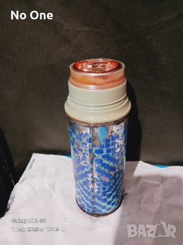 Продавам малък стар термос  