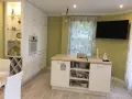 Кухня с остров и уреди , снимка 1