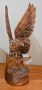 Резбован дървен орел с малкото си, снимка 1 - Колекции - 44658565