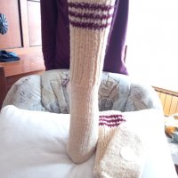 Ръчно плетени чорапи от вълна размер 40, снимка 2 - Дамски чорапи - 39669921