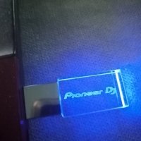 ТОП Светеща УСБ USB flash флаш памет стъкло с вграден надпис Pioneer DJ 32GB кола автомобил джип дом, снимка 1 - Аксесоари и консумативи - 35734812