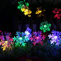 Многоцветни коледни LED лампички със снежинки , снимка 1 - Лед осветление - 44634201