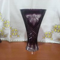 Кристална ваза цветен лилав кристал , снимка 1 - Антикварни и старинни предмети - 41846561
