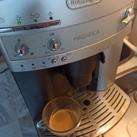 Кафеавтомат Делонги Магнефика, работи отлично и прави хубаво кафе с каймак и капучино , снимка 3 - Кафемашини - 41478269