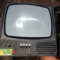 Стар телевизор, снимка 1 - Телевизори - 35717650