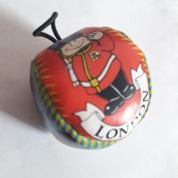 Релакс топка с гвардейци London, снимка 1 - Други игри - 36912936