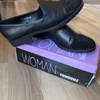 Дамски черни кожени обувки с камъчета, снимка 1 - Дамски ежедневни обувки - 35818902