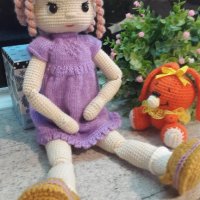 Плетена играчка Кукла Вика + подарък Зайче,  Ръчно изработена, Перфектен подарък, снимка 12 - Плюшени играчки - 41772690