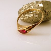 Златен пръстен с рубин, форма маркизет 1.82 грама, размер №59, снимка 5 - Пръстени - 41606274