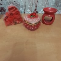 Комплект  бижутерка със арома свещник и сапунчета розички, снимка 1 - Романтични подаръци - 39579716