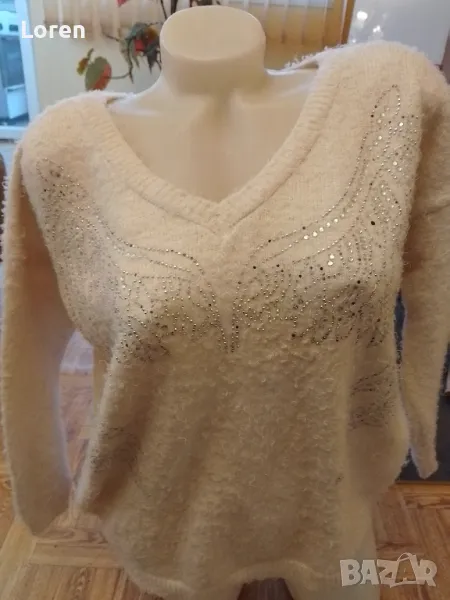 Подарявам бяла мека топла блузка, снимка 1