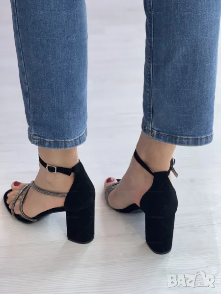 Грациозни дамски сандали с ток и бляскави елементи, снимка 1