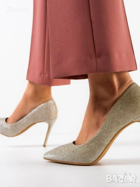 Златни обувки на ток, снимка 1
