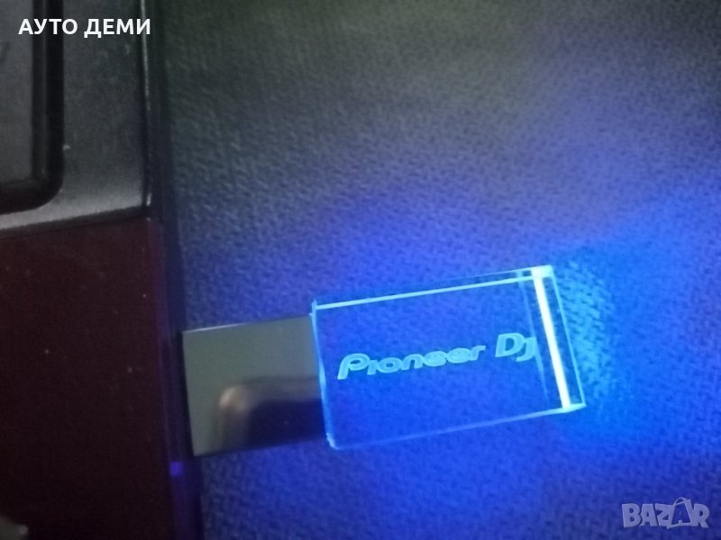 ТОП Светеща УСБ USB flash флаш памет стъкло с вграден надпис Pioneer DJ 32GB кола автомобил джип дом, снимка 1