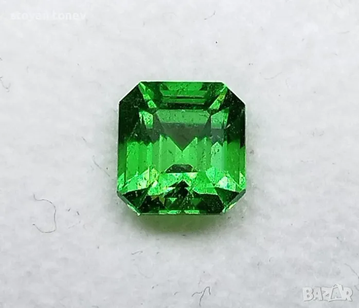 Изключителен неоново зелен Цаворит с рядка форма 0.89кт.! Нов!, снимка 1
