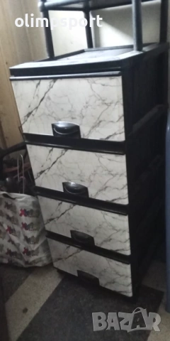 пластмасова етажерка размери 120 х 40 х40 см с чекмеджета