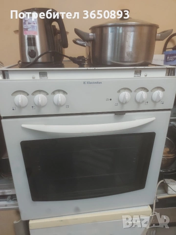 фурна за вграждане с 4 керамични котлона електролукс, снимка 4 - Печки, фурни - 53721507