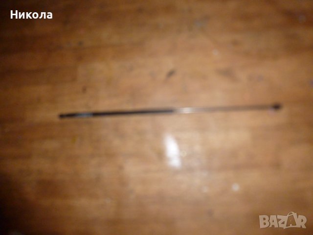 Амортисьор преден капак Голф 5, снимка 3 - Части - 39942425