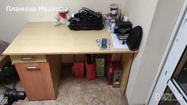 Продавам голямо бюро 