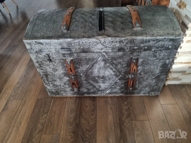 Стар дървен сандък/ракла/скрин