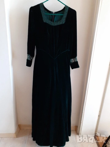 Бутикова кадифена рокля!