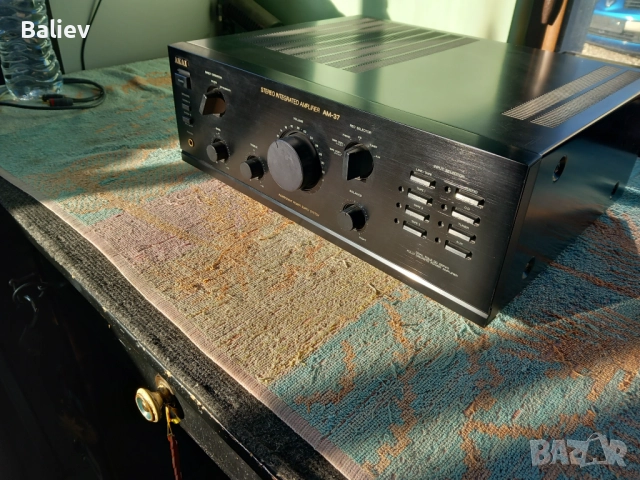 AKAI AM-37 Stereo Amplifier , снимка 3 - Ресийвъри, усилватели, смесителни пултове - 52956868