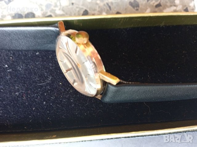 Чисто нов швейцарски часовник Renis,1960-те, снимка 9 - Антикварни и старинни предмети - 41243449
