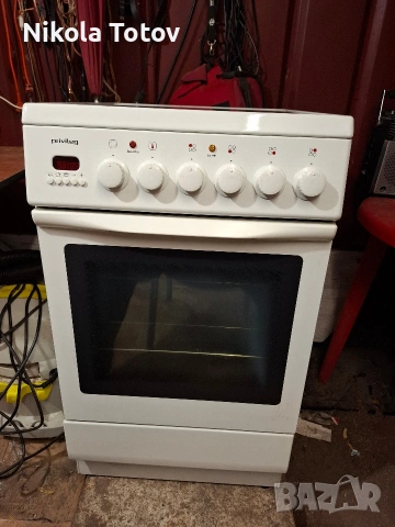 Продава се готварска печка Privileg. 