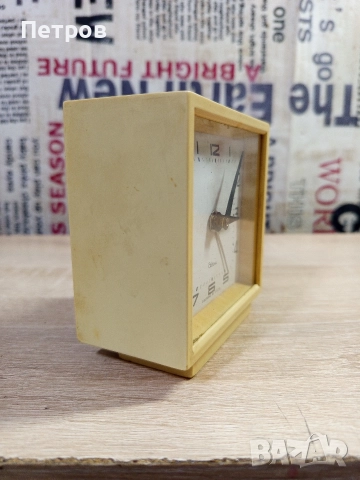 Руски Будилник "Севани", снимка 2 - Антикварни и старинни предмети - 52897878