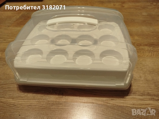 Кутия с дръжка,за съхранение/транспортиране на кексчета