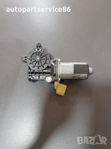 Мотор за предно дясно стъкло прозорец на врата Bosch за Volvo S60 (2002-2006) 0130821761, снимка 3 - Части - 53794358