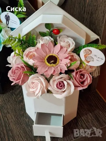 Предлагам ви букети шапка със сапунени цветя за абитуриенти/абсолвенти.               , снимка 13 - Подаръци за жени - 50237598