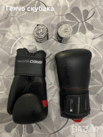 Боксови ръкавици + бинтове