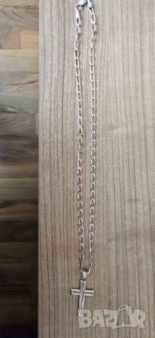 Сребърен ланец със сребърна висулка кръст