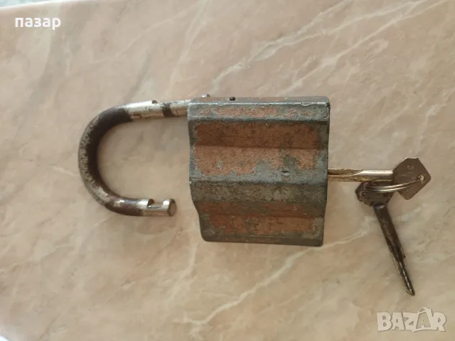Стар масивен руски катинар с два ключа, снимка 3 - Антикварни и старинни предмети - 55876487