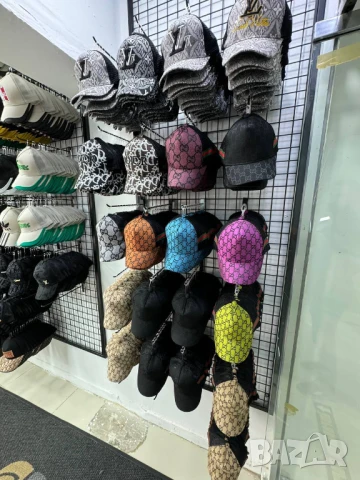 шапки с козирка calvin klein gucci hermes , снимка 9 - Шапки - 50776433