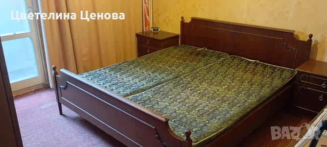  Стара масивна спалня 