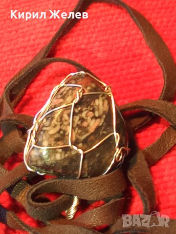 КРАСИВ ВИНТИДЖ - АРТ МЕДАЛЬОН НАТУРАЛЕН КАМЪК ЧЕРЕН ЯСПИС с ШНУРЧЕ от ВЕЛУР 13776, снимка 2 - Колиета, медальони, синджири - 41483359