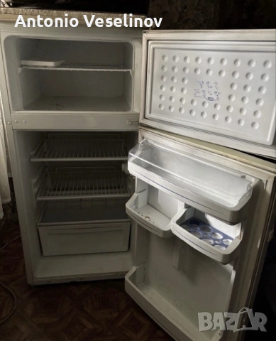 Хладилник с горна камера Crown, снимка 2 - Хладилници - 53665014