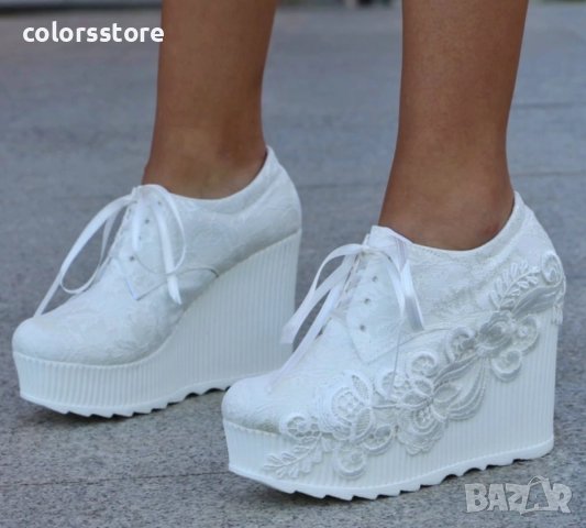 Обувки на платформа - бели - 710-15