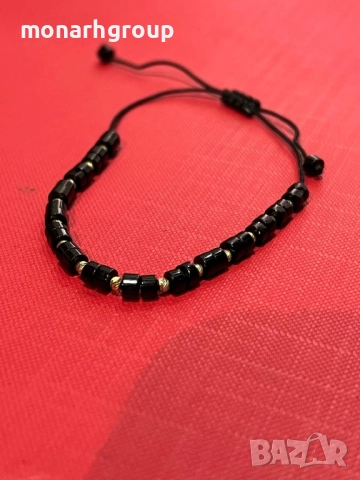 Златна гривна конец