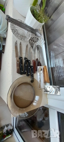 Чинии, чаши порцеланови и стъклени, някои със златен кант, прибори, ножове, снимка 15 - Съдове за готвене - 52664563