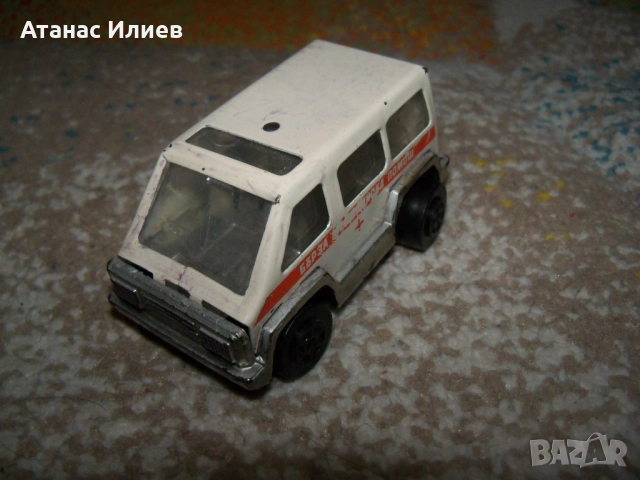 Малка ламаринена количка бърза помощ, соц играчка