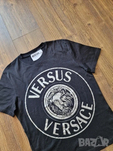Страхотна мъжка тениска VERSUS VERSACE размер M , снимка 3 - Тениски - 51405317