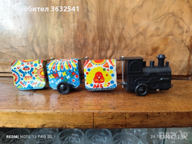 Продавам механична играчка, влакче. Произведено в СССР.