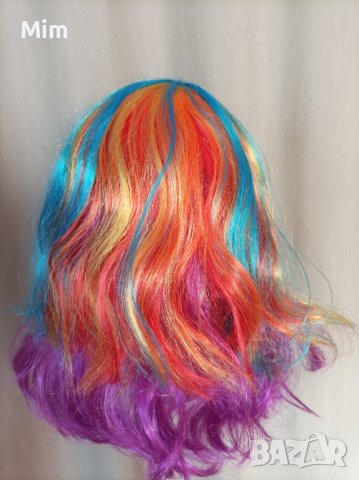 Перука в преливащи цветове 35 за парти  см , снимка 1 - Аксесоари за коса - 41085382