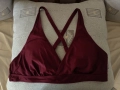 Продавам ново дамско горнище, бански XXL, цвят бордо, кръстосани на гърба презрамки., снимка 2