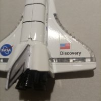 Изключително детайлен и прецизен модел,отлята метална играчка за космическа совалка NASA Discoveri, снимка 13 - Колекции - 44358955