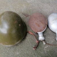 Войнишка каска  и манерки , снимка 1 - Антикварни и старинни предмети - 41382651